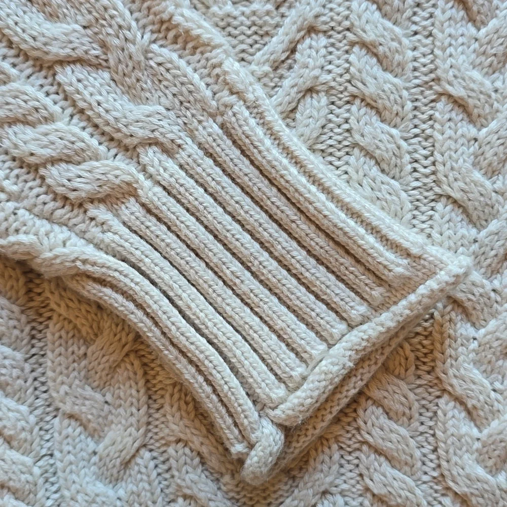 Evereve Alexis Strong Shoulder Cable Pullover Sweater, Cream, EUC, Women's XS - Picture 9 of 14
